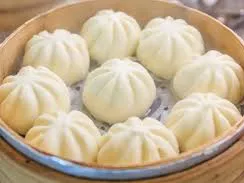 Баоцзы (китайская паровая булочка с начинкой)
